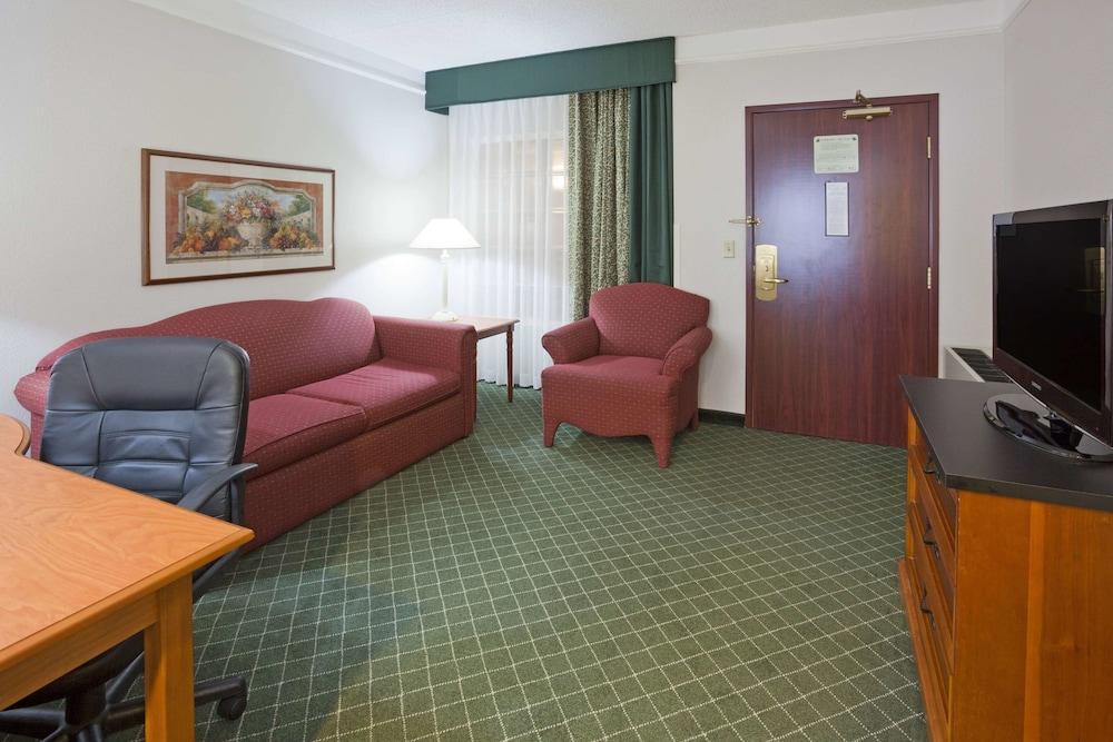 La Quinta By Wyndham American Center Hotel 3*