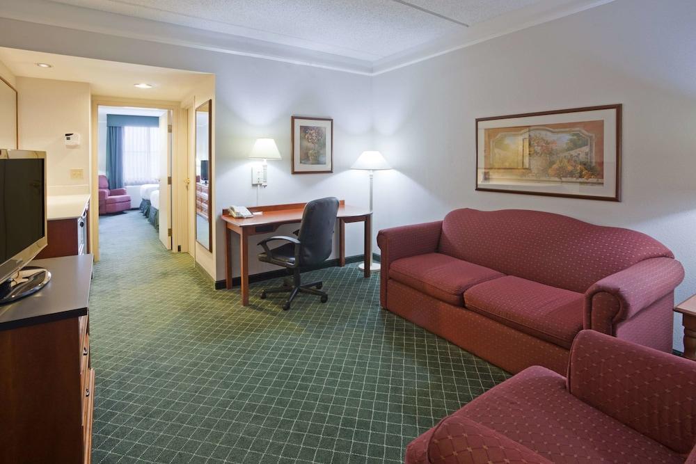 La Quinta By Wyndham American Center Hotel Madison