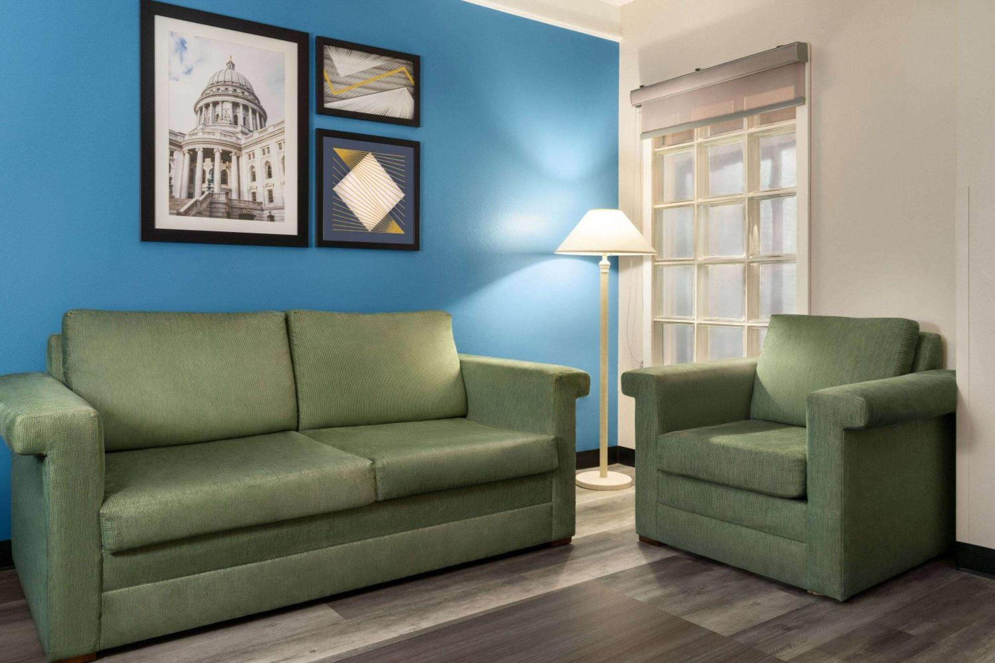 Hotel La Quinta By Wyndham American Center 3*